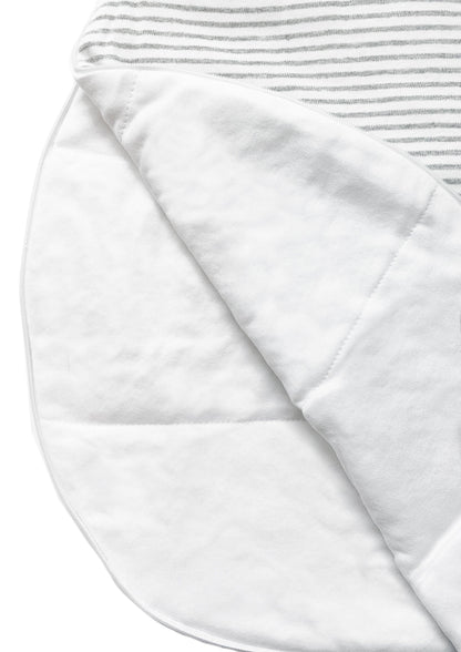 Schlafsack mit grauen Streifen und niedlicher Stickerei Liliput